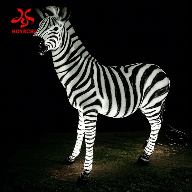 HOYECHI Charming Fiberglass Material Sculpture Light For New Year And Christmas Decor